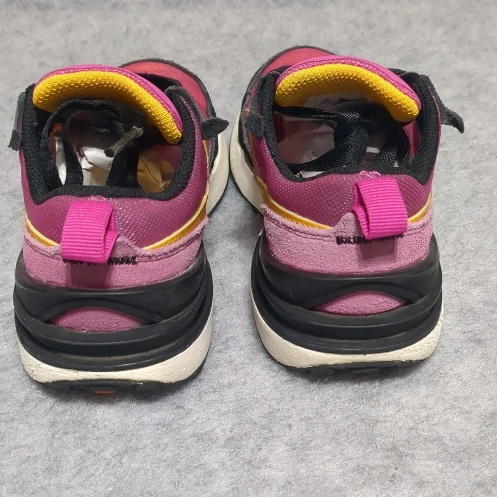 Nike waffle one active fuchsia university gold black Kids shoes Size 11C